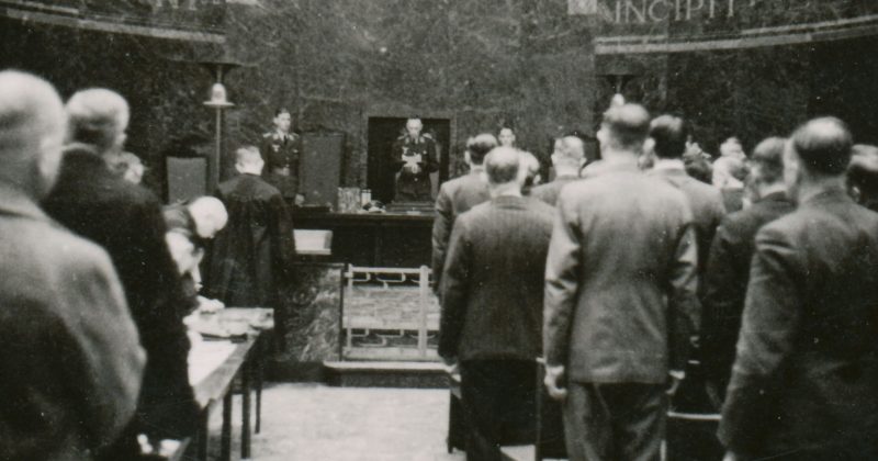 Het vonnis van het Geuzenproces in het gebouw van de Hoge Raad 1941 - Collectie Beeldbank NIOD (1)